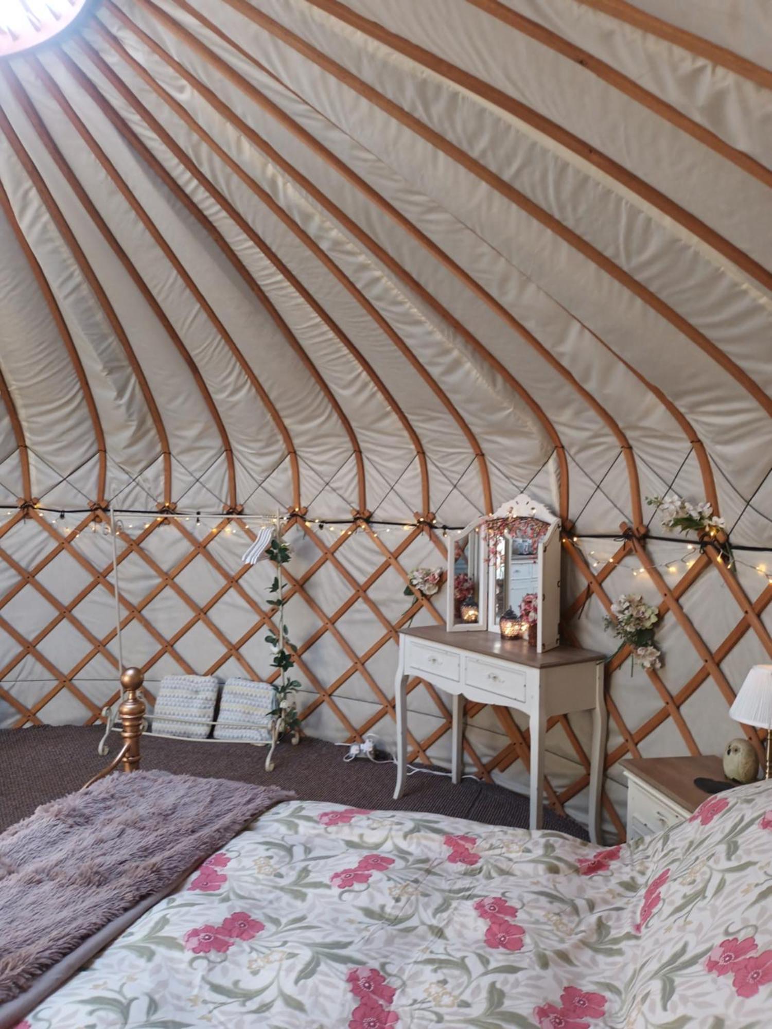 Gingerbread Cottage Yurts Dereham Luaran gambar
