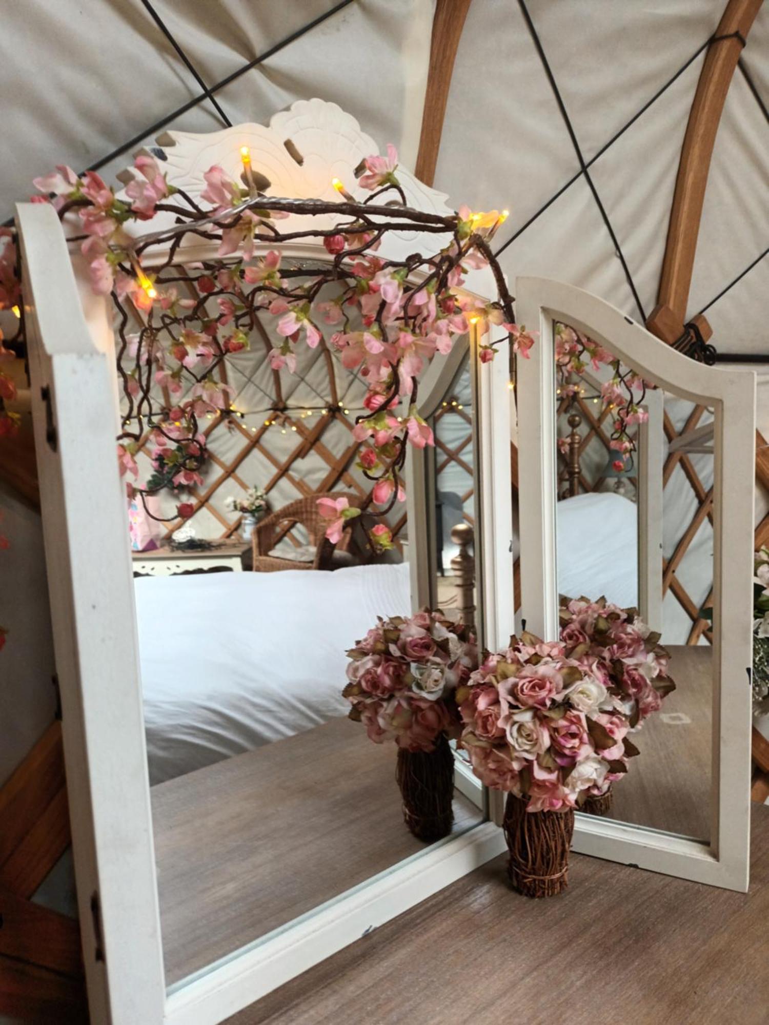Gingerbread Cottage Yurts Dereham Luaran gambar